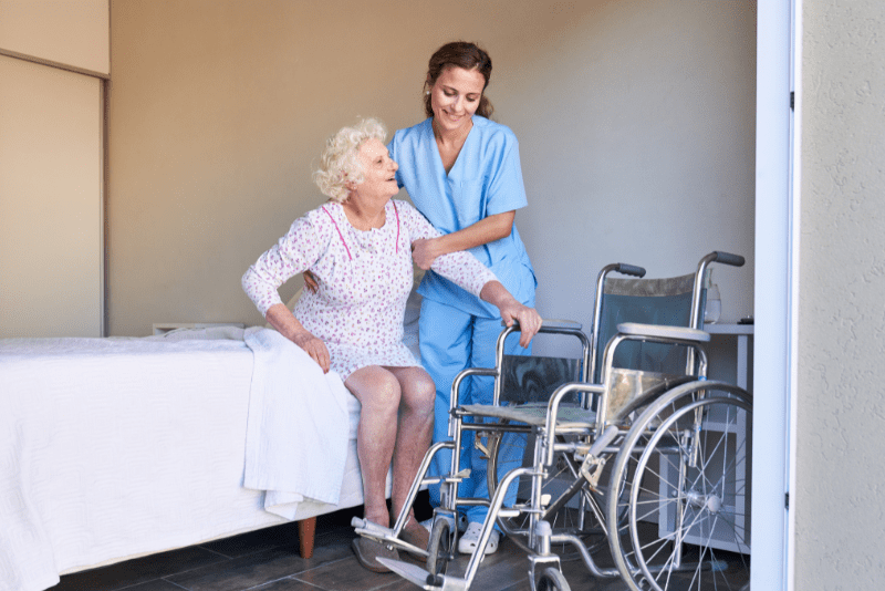 Delavnica: Tehnike dvigovanja in premeščanja pacientov oz. oskrbovancev